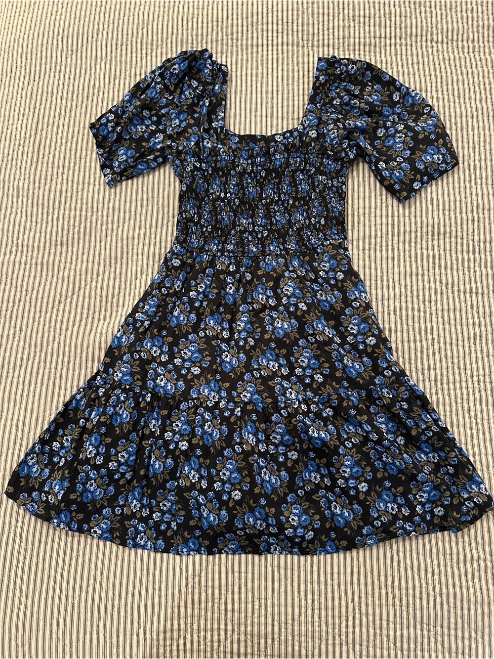 GAP Puff Sleeve Smocked Floral Dress size Small